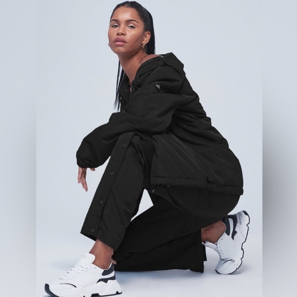 🎄🎅Alo Yoga Jacket - Picture 3 of 10